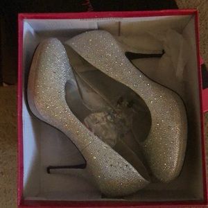 Silver Slipper gemstones pumps,